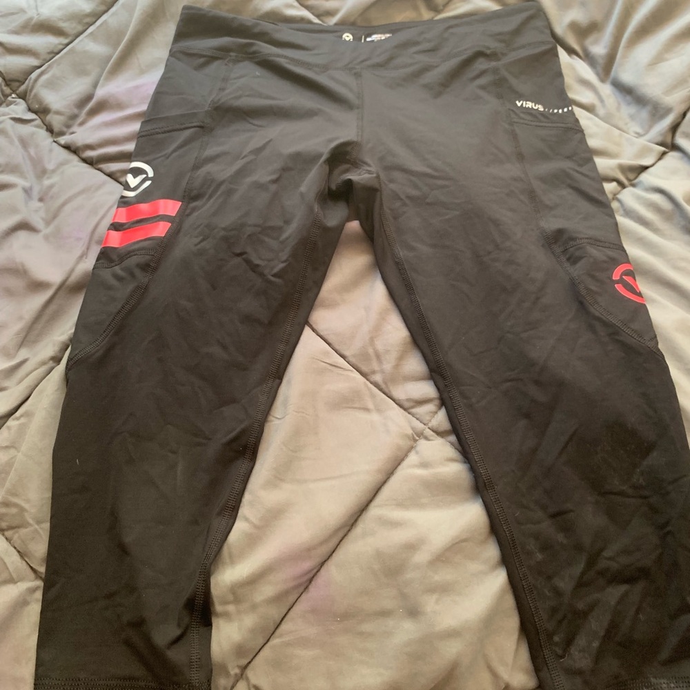 Virus cropped leggings